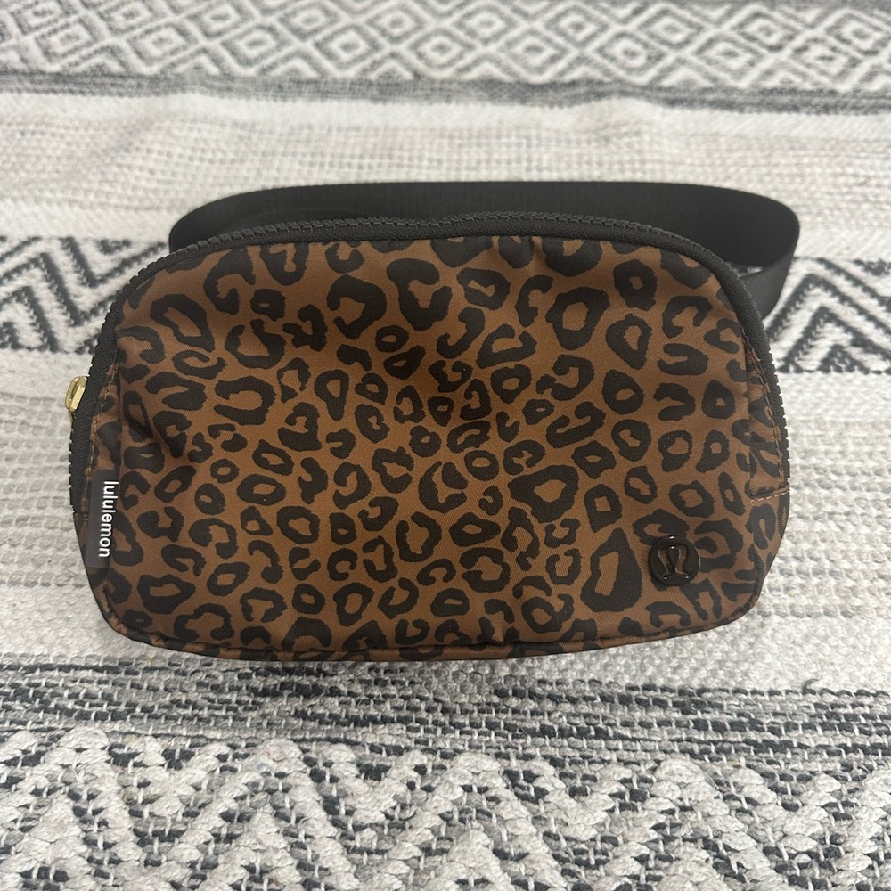 LuLuLemon Crossbody. Brown leopard print.